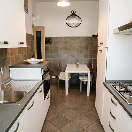 Guesthost - Tomik Appartement Ostie